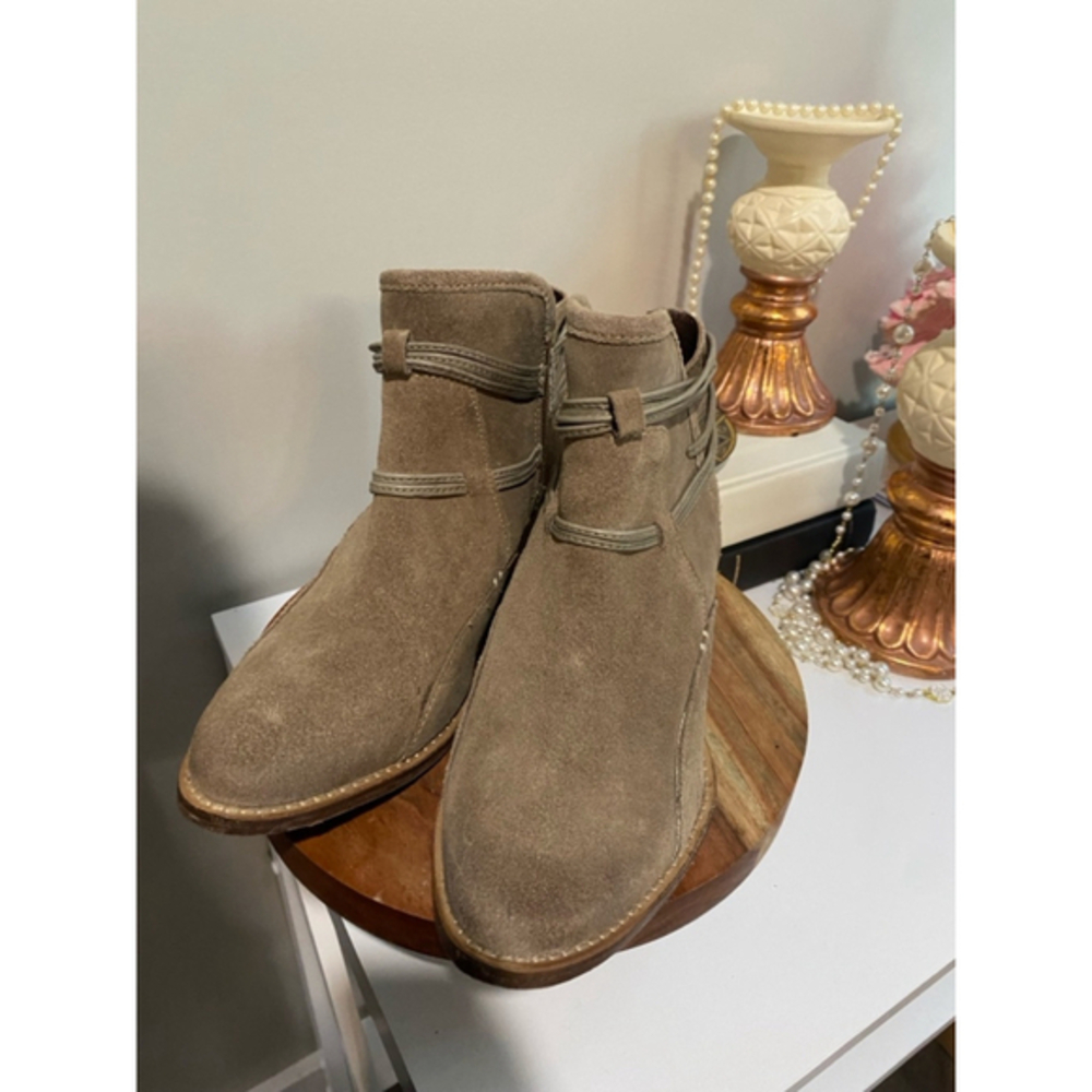 Diba True Boots Size 9.5